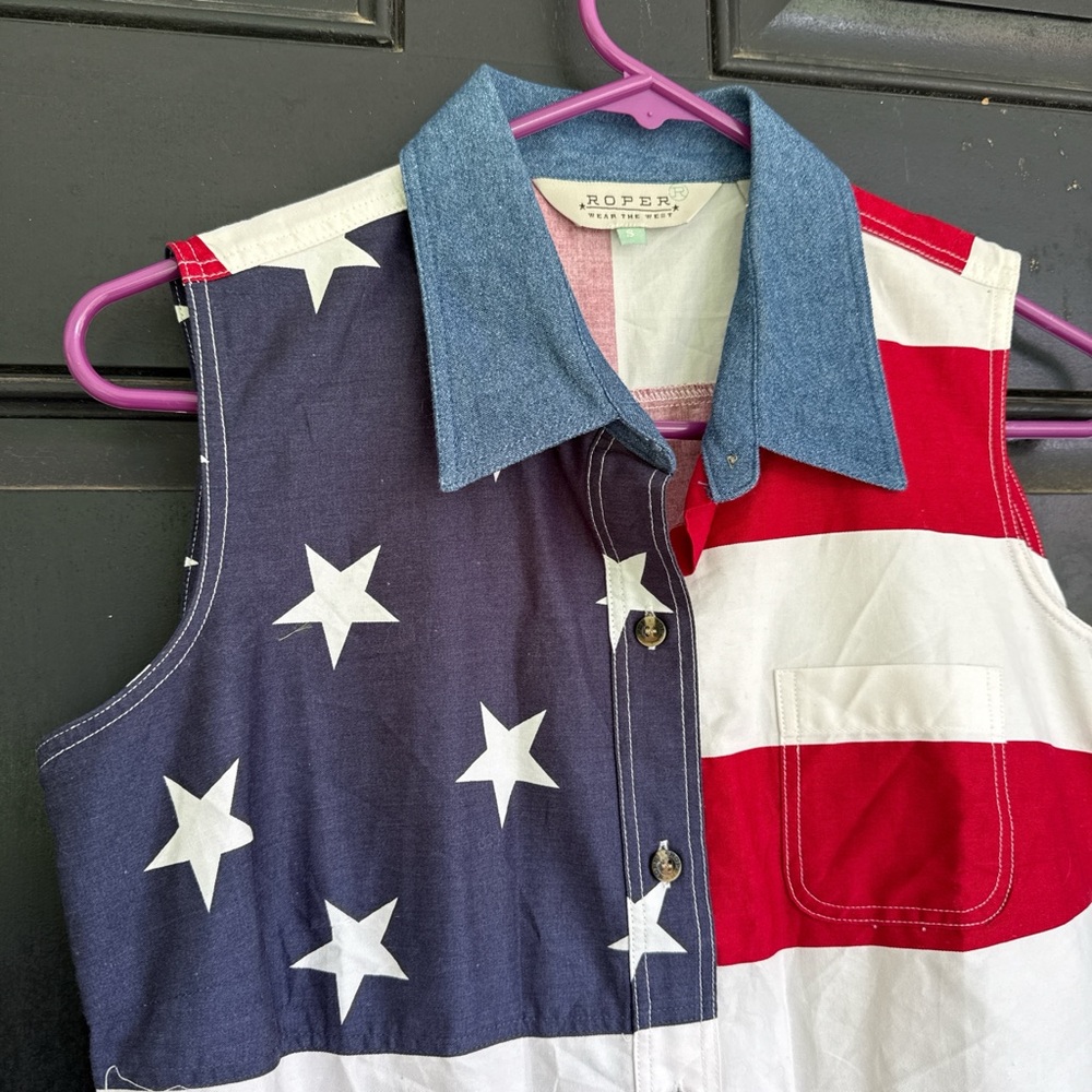 Roper Sleeveless American Flag Button-Up Top in Red, White & Blue - Picture 2 of 5